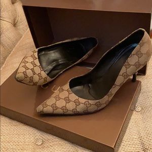 Gucci pumps